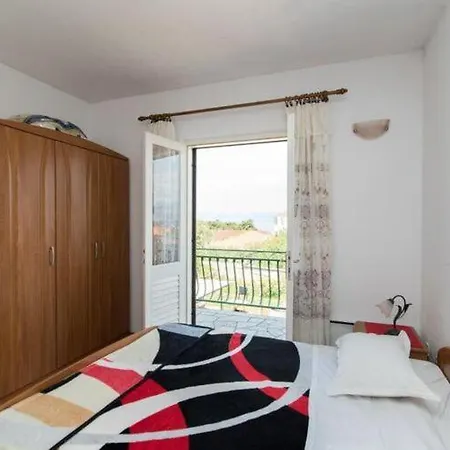 Apartment Alana - Two Bedroom With Terrace And Sea View - St Supetar