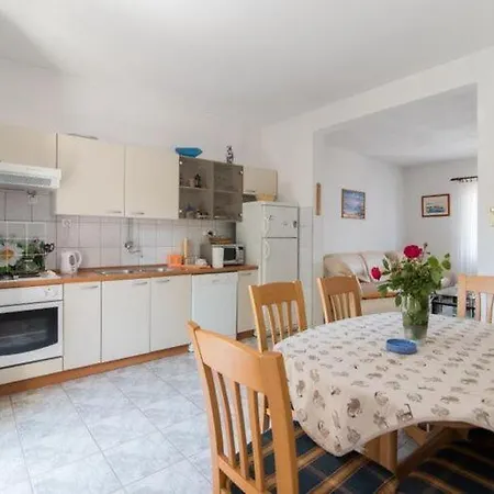 Alana - Two Bedroom With Terrace And Sea View - St Apartment