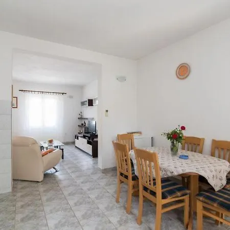 Alana - Two Bedroom With Terrace And Sea View - St Apartment *