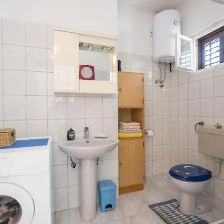Apartment Alana - Two Bedroom With Terrace And Sea View - St Supetar