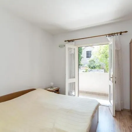 Alana - Two Bedroom With Terrace And Sea View - St Supetar
