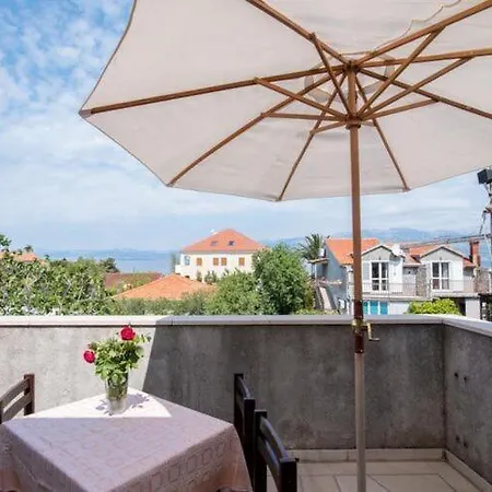 Alana - Two Bedroom With Terrace And Sea View - St Supetar
